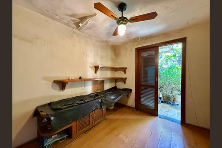 Casa à venda com 427m², 4 quartos e 8 vagas Casa à venda com 427m², 4 quartos e 8 vagasQuarto 4