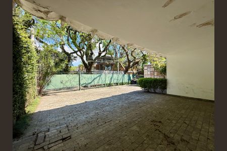 Casa à venda com 427m², 4 quartos e 8 vagas Casa à venda com 427m², 4 quartos e 8 vagasGaragem