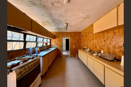 Casa à venda com 427m², 4 quartos e 8 vagas Casa à venda com 427m², 4 quartos e 8 vagasCozinha