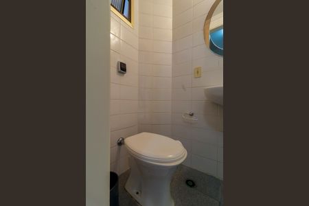 Apartamento à venda com 190m², 3 quartos e 3 vagas Apartamento à venda com 190m², 3 quartos e 3 vagasBanheiro de Serviço