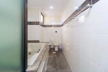 Apartamento à venda com 190m², 3 quartos e 3 vagas Apartamento à venda com 190m², 3 quartos e 3 vagasBanheiro da Suíte 1