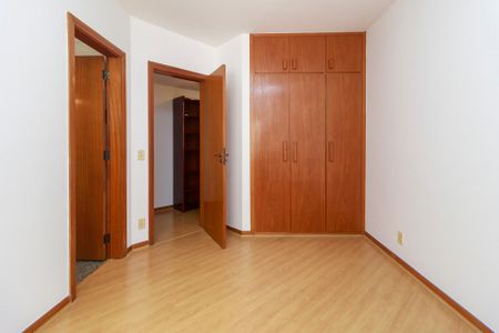 Apartamento à venda com 190m², 3 quartos e 3 vagas Apartamento à venda com 190m², 3 quartos e 3 vagasSuíte 2