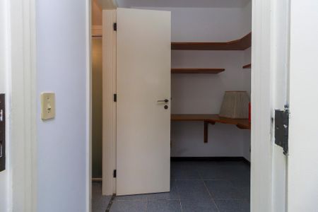 Apartamento à venda com 190m², 3 quartos e 3 vagas Apartamento à venda com 190m², 3 quartos e 3 vagasÁrea de Serviço