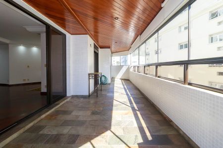 Apartamento à venda com 190m², 3 quartos e 3 vagas Apartamento à venda com 190m², 3 quartos e 3 vagasVaranda