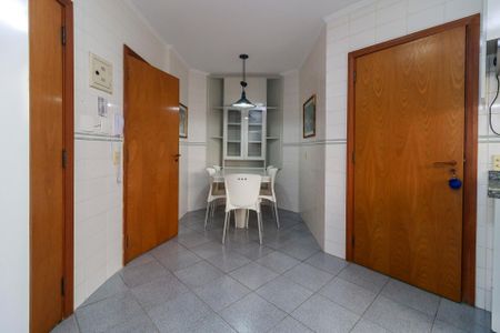 Apartamento à venda com 190m², 3 quartos e 3 vagas Apartamento à venda com 190m², 3 quartos e 3 vagasCozinha