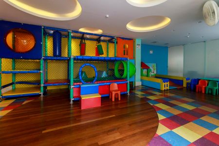 Apartamento à venda com 190m², 3 quartos e 3 vagas Apartamento à venda com 190m², 3 quartos e 3 vagasÁrea comum - Brinquedoteca