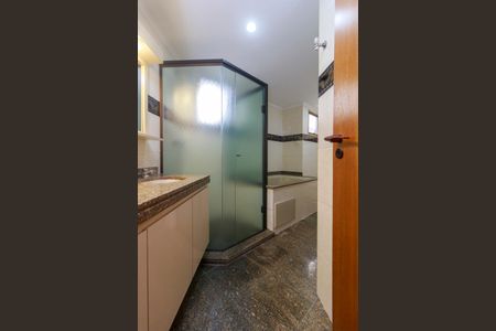 Apartamento à venda com 190m², 3 quartos e 3 vagas Apartamento à venda com 190m², 3 quartos e 3 vagasBanheiro da Suíte 1