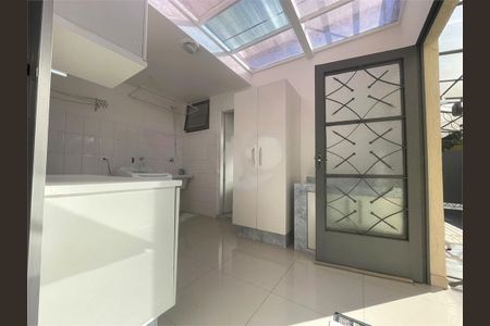 Casa à venda com 248m², 3 quartos e 3 vagas