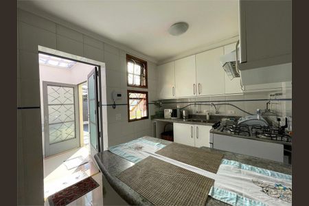 Casa à venda com 248m², 3 quartos e 3 vagas