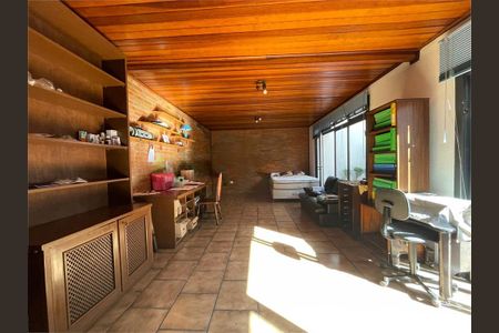 Casa à venda com 248m², 3 quartos e 3 vagas