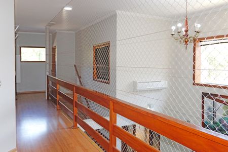 Casa de condomínio para alugar com 300m², 4 quartos e 3 vagasCorredor