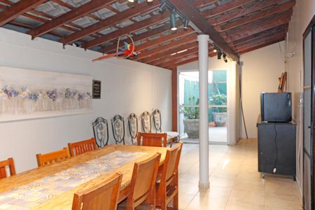 Casa de condomínio para alugar com 300m², 4 quartos e 3 vagasÁrea Externa