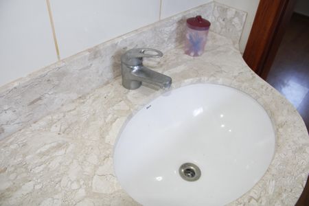 Casa de condomínio para alugar com 300m², 4 quartos e 3 vagasBanheiro da Suíte 1