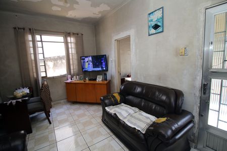 Casa à venda com 110m², 2 quartos e 2 vagasSala