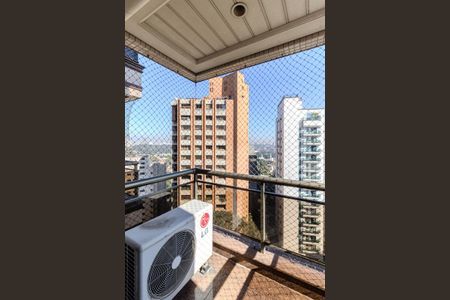 Apartamento à venda com 420m², 4 quartos e 5 vagas Apartamento à venda com 420m², 4 quartos e 5 vagasVaranda da Suíte 4