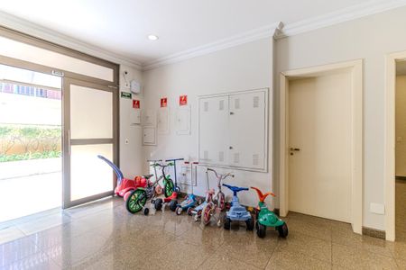 Apartamento à venda com 420m², 4 quartos e 5 vagas Apartamento à venda com 420m², 4 quartos e 5 vagasBrinquedoteca