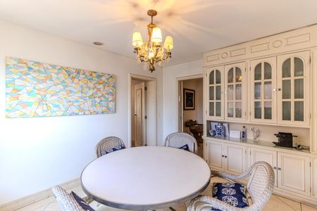 Apartamento à venda com 420m², 4 quartos e 5 vagas Apartamento à venda com 420m², 4 quartos e 5 vagasCopa