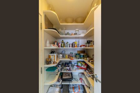Apartamento à venda com 420m², 4 quartos e 5 vagas Apartamento à venda com 420m², 4 quartos e 5 vagasDespensa