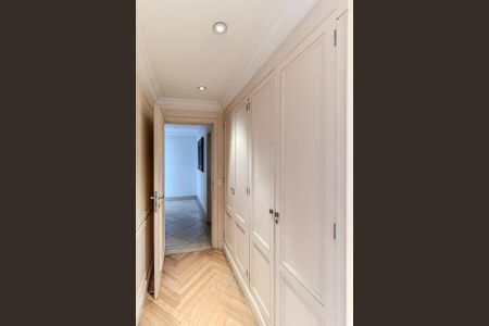 Apartamento à venda com 420m², 4 quartos e 5 vagas Apartamento à venda com 420m², 4 quartos e 5 vagasCorredor