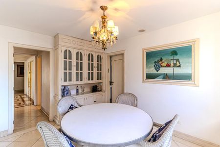 Apartamento à venda com 420m², 4 quartos e 5 vagas Apartamento à venda com 420m², 4 quartos e 5 vagasCopa