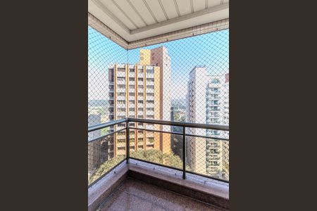 Apartamento à venda com 420m², 4 quartos e 5 vagas Apartamento à venda com 420m², 4 quartos e 5 vagasVaranda da Suíte 3