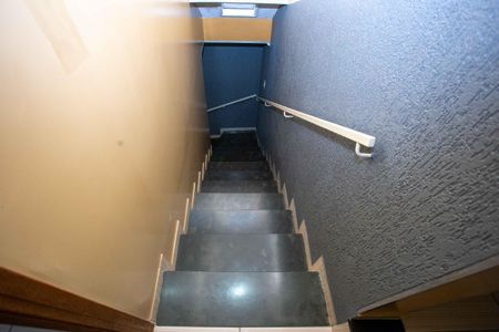 Casa à venda com 125m², 2 quartos e 2 vagasEscada