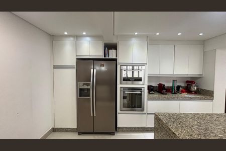 Casa à venda com 160m², 4 quartos e 3 vagas Casa à venda com 160m², 4 quartos e 3 vagasCozinha