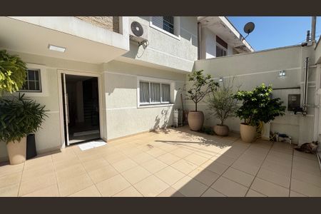 Casa à venda com 160m², 4 quartos e 3 vagas Casa à venda com 160m², 4 quartos e 3 vagasGaragem