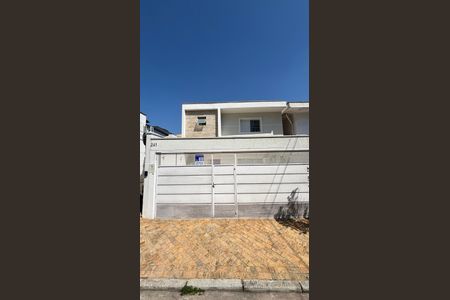Casa à venda com 160m², 4 quartos e 3 vagas Casa à venda com 160m², 4 quartos e 3 vagasFachada