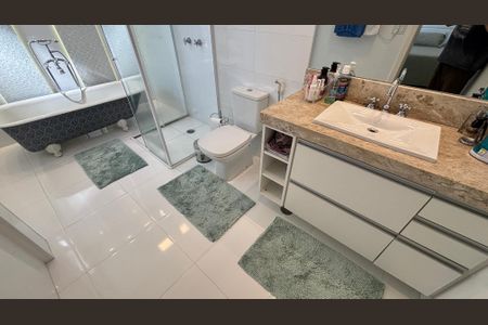 Casa à venda com 160m², 4 quartos e 3 vagas Casa à venda com 160m², 4 quartos e 3 vagasBanheiro da Suíte 1