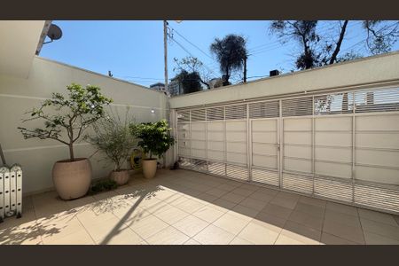 Casa à venda com 160m², 4 quartos e 3 vagas Casa à venda com 160m², 4 quartos e 3 vagasGaragem