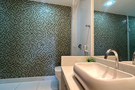 Apartamento à venda com 129m², 3 quartos e sem vaga Apartamento à venda com 129m², 3 quartos e sem vagaBanheiro Social 02