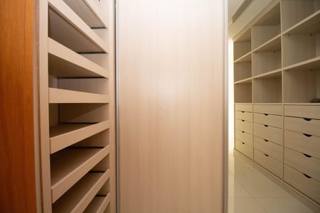 Apartamento para alugar com 168m², 3 quartos e 3 vagas Apartamento para alugar com 168m², 3 quartos e 3 vagasCloset da Suíte 3