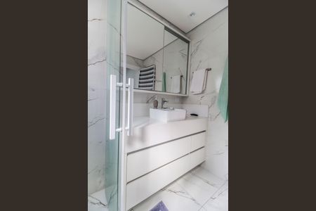 Apartamento à venda com 450m², 4 quartos e 6 vagas Apartamento à venda com 450m², 4 quartos e 6 vagasBanheiro da Suíte 3