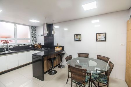 Apartamento à venda com 450m², 4 quartos e 6 vagas Apartamento à venda com 450m², 4 quartos e 6 vagasCozinha