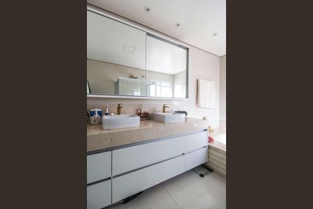 Apartamento à venda com 450m², 4 quartos e 6 vagas Apartamento à venda com 450m², 4 quartos e 6 vagasBanheiro da Suíte Master
