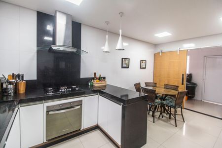 Apartamento à venda com 450m², 4 quartos e 6 vagas Apartamento à venda com 450m², 4 quartos e 6 vagasCozinha