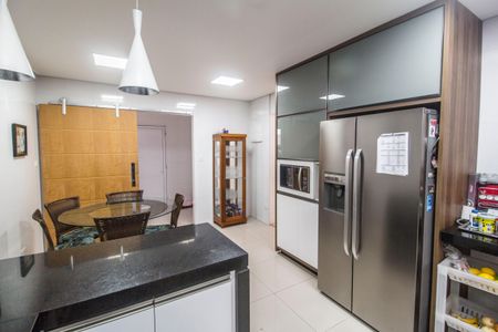 Apartamento à venda com 450m², 4 quartos e 6 vagas Apartamento à venda com 450m², 4 quartos e 6 vagasCozinha