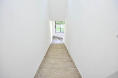 Casa para alugar com 72m², 2 quartos e 1 vagaEscada