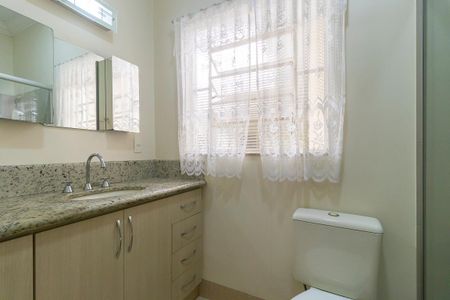 Casa à venda com 304m², 4 quartos e 3 vagasBanheiro 1