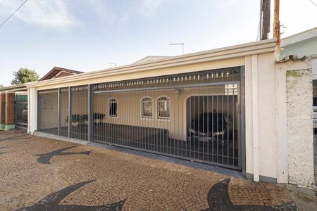 Casa à venda com 304m², 4 quartos e 3 vagasFachada