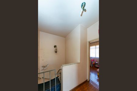 Casa de condomínio à venda com 91m², 4 quartos e 1 vaga Casa de condomínio à venda com 91m², 4 quartos e 1 vagaEscada