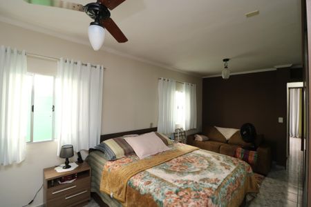 Casa à venda com 140m², 2 quartos e 2 vagasSuíte