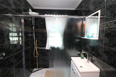 Casa à venda com 140m², 2 quartos e 2 vagasBanheiro da Suíte