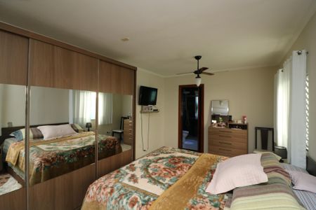 Casa à venda com 140m², 2 quartos e 2 vagasSuíte