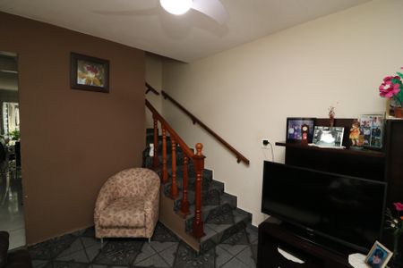 Casa à venda com 140m², 2 quartos e 2 vagasSala