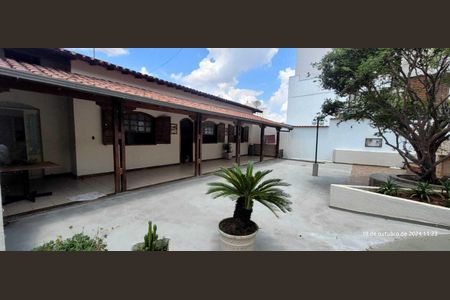 Casa à venda com 250m², 3 quartos e 1 vaga