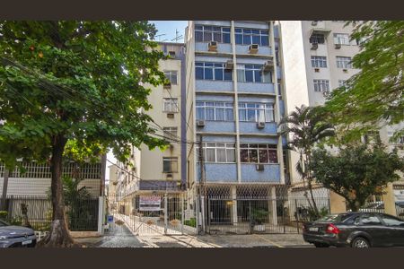 Apartamento à venda com 76m², 2 quartos e 1 vagaFachada e portaria