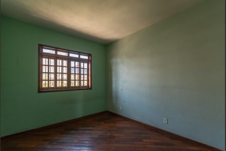 Casa à venda com 285m², 4 quartos e 4 vagas Casa à venda com 285m², 4 quartos e 4 vagasQuarto 1