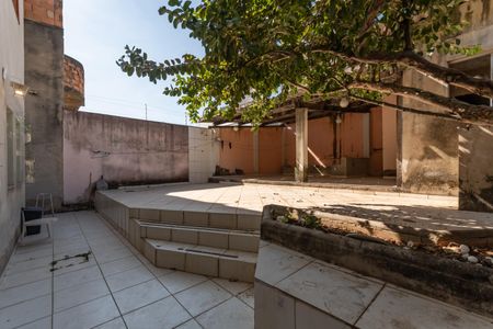 Casa à venda com 285m², 4 quartos e 4 vagas Casa à venda com 285m², 4 quartos e 4 vagasQuintal